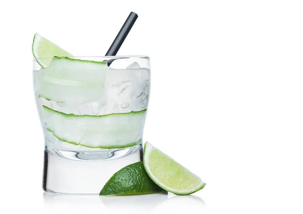 Gimlet Cocktail Modernen Glas Mit Eiswürfeln Und Stroh Gurken Und — Stockfoto