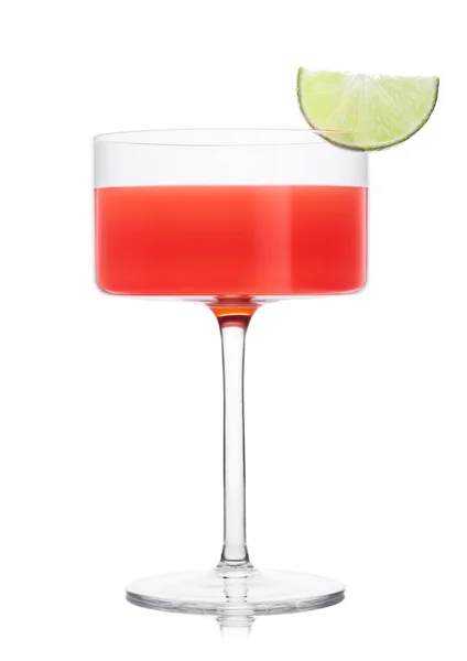 Cocktail Cosmopolita Vetro Cristallo Moderno Con Fetta Lime Sfondo Bianco — Foto Stock