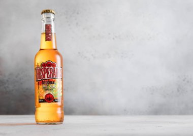 LONDON, İngiltere - 02, 2025: Bir şişe Desperados Orijinal tekila.