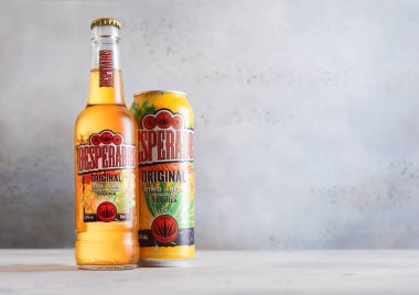 LONDON, UK - 02, 2025: Şişe ve konserve Desperados.