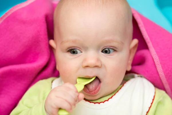 Niño pequeño 4 meses maravillas de la vida — Foto de Stock