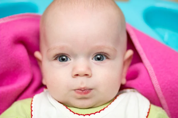 Niño pequeño 4 meses maravillas de la vida — Foto de Stock