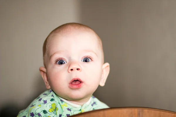 Маленька дитина 4 місяці чудес життя — стокове фото