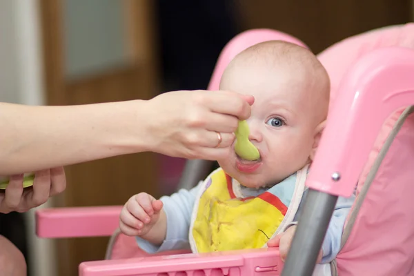 Niño pequeño 4 meses maravillas de la vida — Foto de Stock