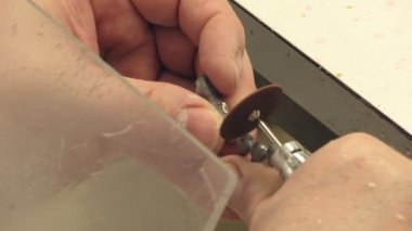 bir protez imalat bir diş laboratuvar teknisyeni