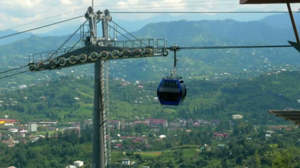 Funicular cable car in the summer in the mountains. Cabs passes a beautiful cloudy sky — Stock Video