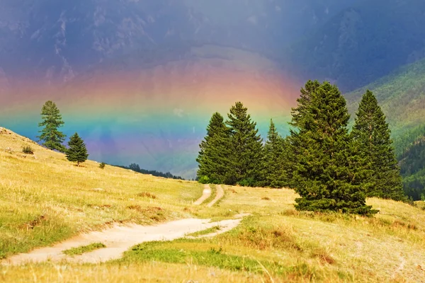 Rainbow in mountains — Stock Photo, Image