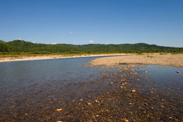 Fiume con ciottoli — Foto Stock