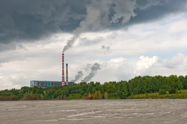 Centrale électrique et aire de stockage des cendres — Photo