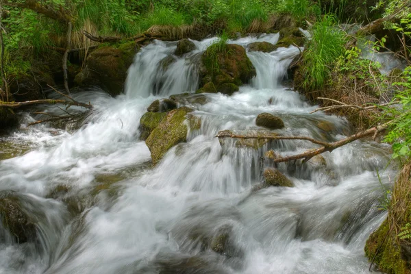 Rio das montanhas — Fotografia de Stock