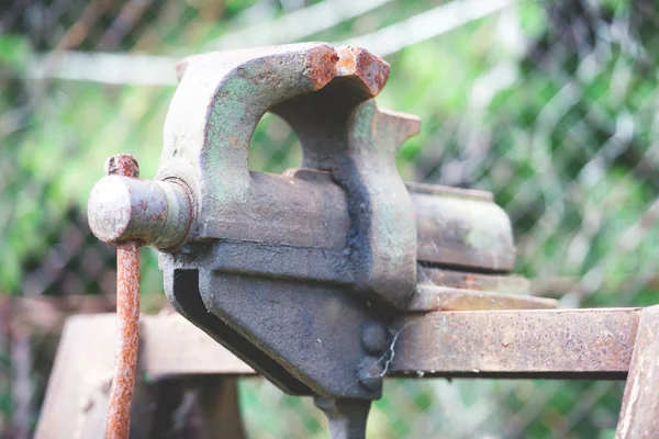 De oude metalen Ruge vice — Stockfoto