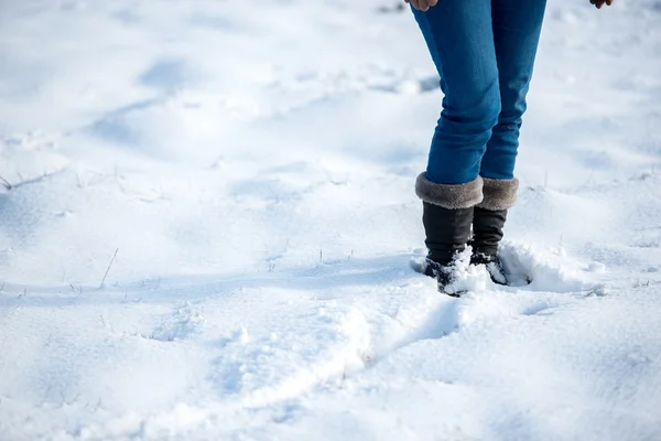 Zimowe buty w śniegu, szczelnie-do góry — Zdjęcie stockowe