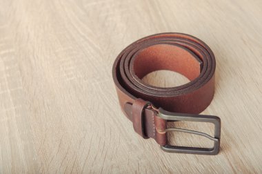 kahverengi deri kayış