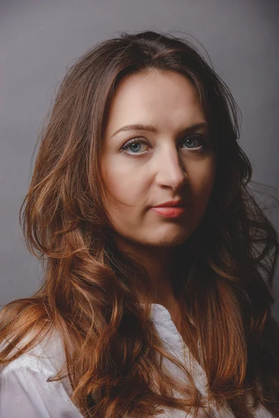 Retrato de mulher jovem em estúdio — Fotografia de Stock