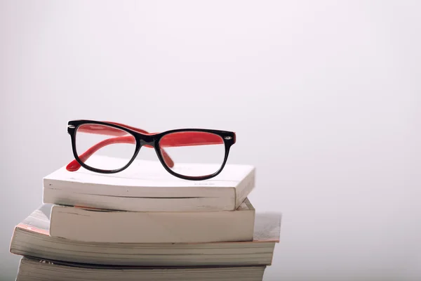 Książki i okulary — Zdjęcie stockowe
