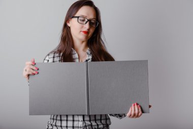 iş kadını bir kitap