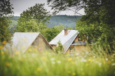 Yaz yatay, kulübeler