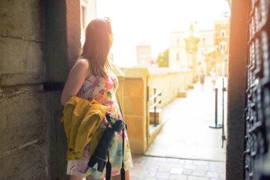 Cracow, Wawel eski kale gezi sırasında güzel kız.