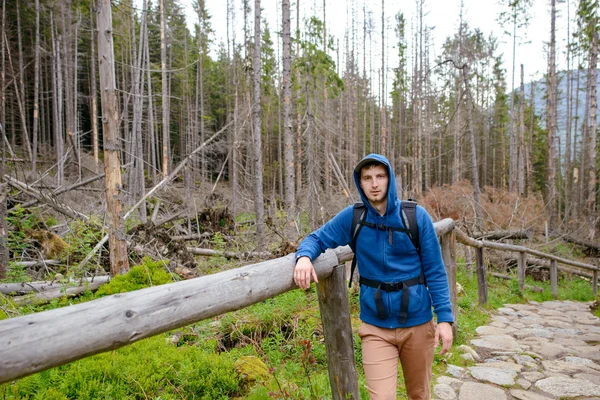 Man hiker hiking on trail — Stock Photo, Image