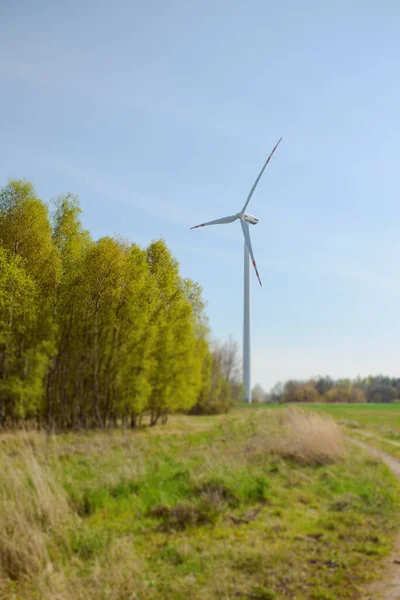 Klarblå Himmel Rörelse Och Vindturbin — Stockfoto