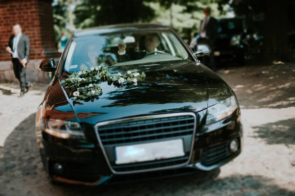 Luxury Wedding Car Decorated Beautiful Flowers Brides Grooms Wedding Day — Stock Photo, Image