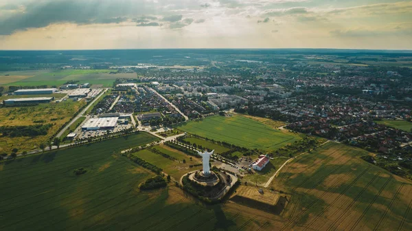 世界上最大的基督王的雕像位于波兰的斯沃博丹 — 图库照片
