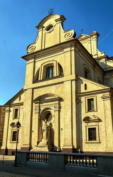バロック様式のカトリック教会のファサード — ストック写真