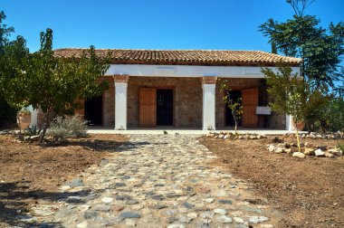 Kos Adası üzerinde geleneksel çiftlik evi
