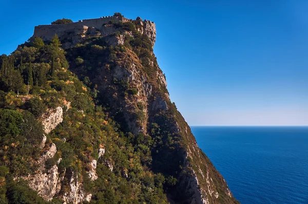 Mittelalterliche Burg auf Felsen auf Korfu — Stockfoto