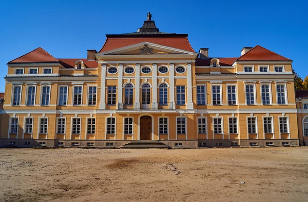 La fachada del palacio barroco en Rogalin — Foto de Stock