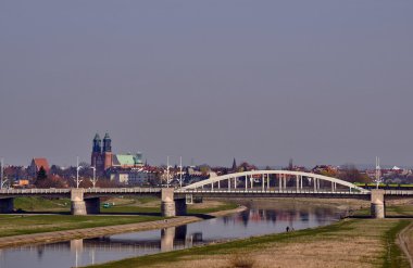 Nehir Warta ve katedral kule Köprüsü