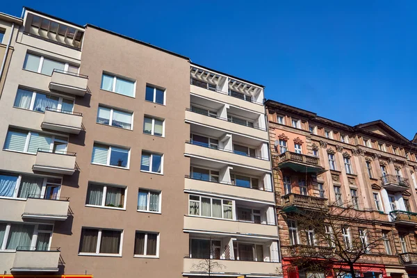 Facades of modern residential building and old building — Stock Photo, Image