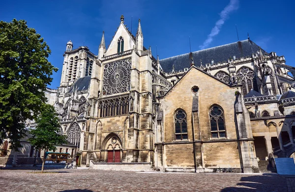 Gotische Saint-Pierre-et-saint-paul-kathedraal in troyes — Stockfoto