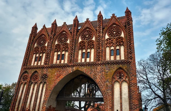 Середньовічні укріплення міські ворота в Neuebrandemburg — стокове фото