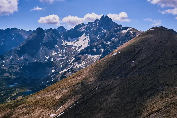 岩峰と曇った空 — ストック写真