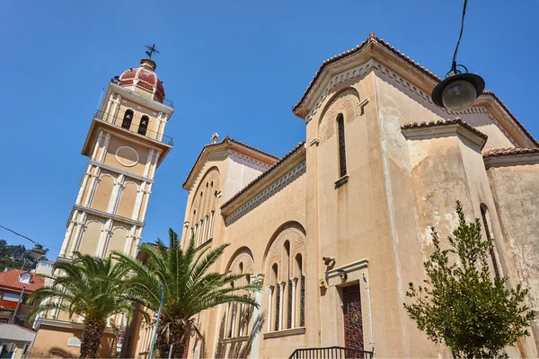 Православная церковь с колокольней — стоковое фото