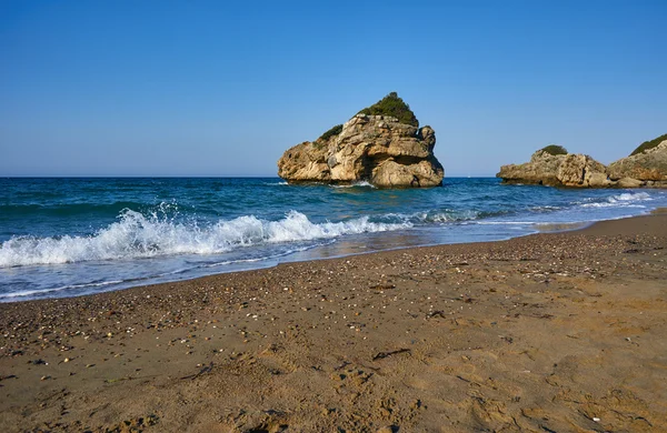 Rocha na praia na ilha de Zakynthos — Fotografia de Stock