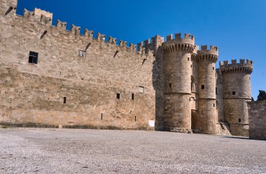 Kuleleri ve siperlerden Order of Knights Castle 