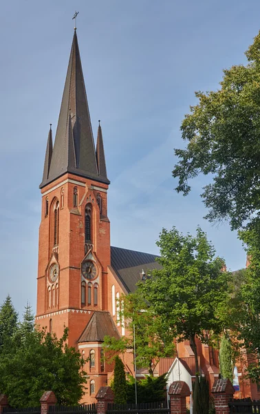 Iglesia de torre de ladrillo rojo — Foto de Stock