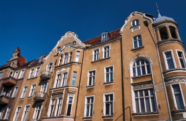 Taret ve cephe Art Nouveau yapı