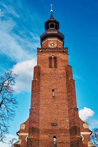 Wieża kościoła w stylu gotyckim — Zdjęcie stockowe