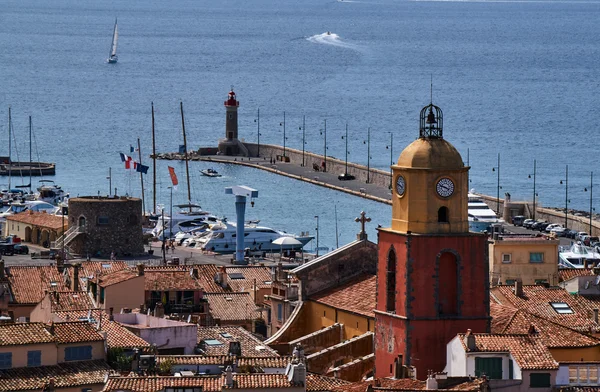 Дзвіниця і порт Сен-Тропе — стокове фото
