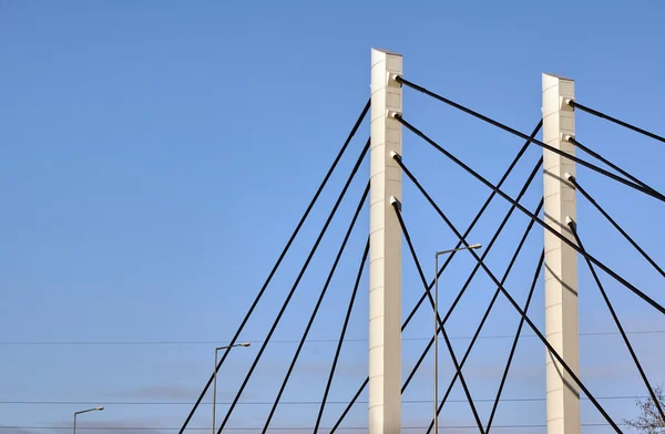 Pilones de puente con cable fijo — Foto de Stock