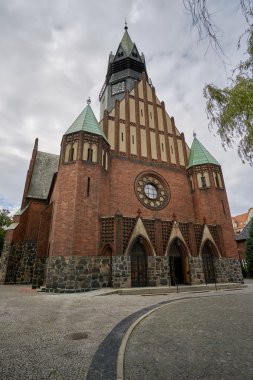 Neo-Gotik, Evangelic kilisenin girişine 
