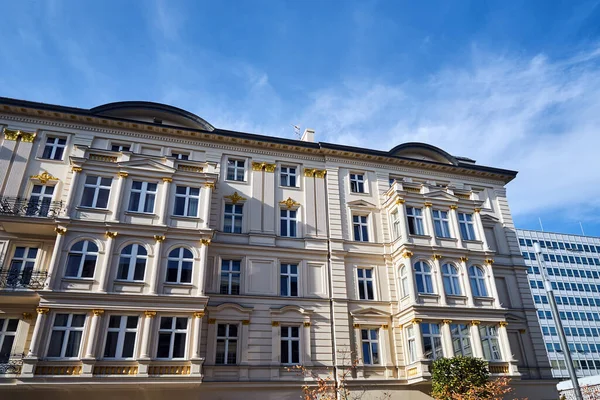 Fachada Uma Casa Arrendamento Histórico Edifício Escritórios Moderno Poznan — Fotografia de Stock