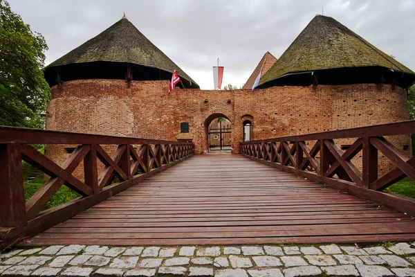 Puente Sobre Foso Castillo Fortificado Medieval Miedzyrzecz Polonia —  Fotos de Stock