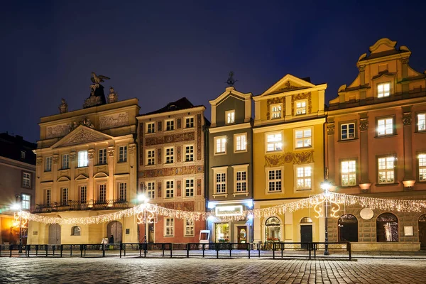 Rynek Zabytkowymi Kamienicami Dekoracjami Świątecznymi Poznaniu — Zdjęcie stockowe