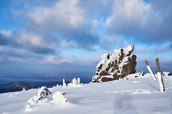 Sendero Turístico Cubierto Roca Nieve Las Montañas Gigantes Polonia —  Fotos de Stock