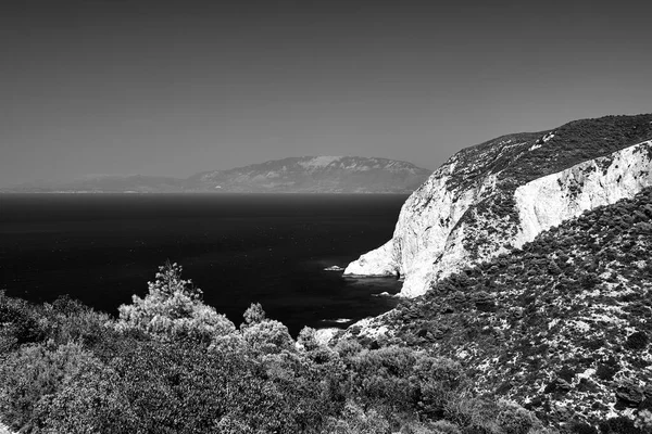 Una Costa Frastagliata Sull Isola Zante Grecia Monocromatica — Foto Stock