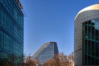 Poznan 'da cam ve metal duvarlı modern binalar